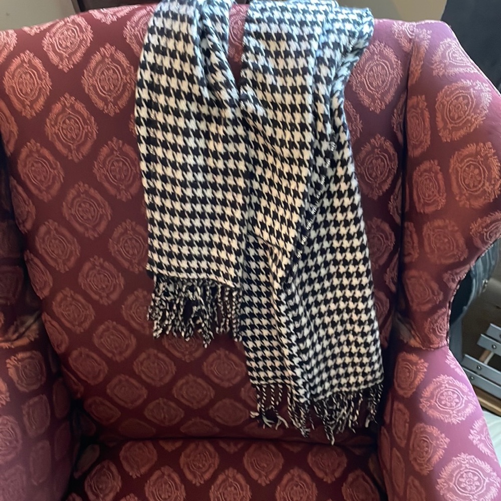 Houndstooth scarf